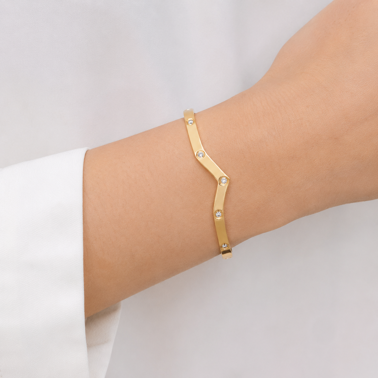 SIYA Jewel Gold-Tone Geometric Crystal Cuff Bracelet for Women Minimalist Elegance • Everyday Luxury • Premium Gift for Women